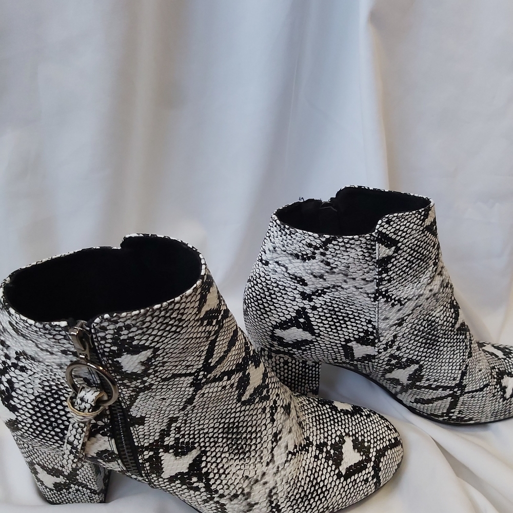Snake Print Ankle Boot S:9 - image 1